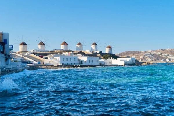 Famosos Moinhos Vento Ilha Mykonos Sobre Paisagem Marinha Ilha Mykonos — Fotografia de Stock