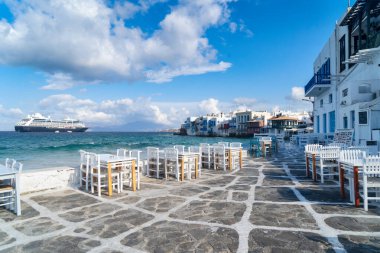 Yunanistan 'ın Mykonos Adası' nın Little Venice semtindeki sahil kafe