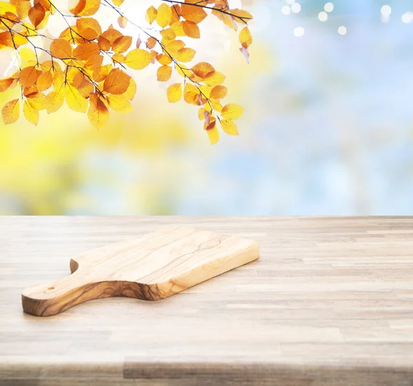 Fenster zum Garten im Herbst — Stockfoto