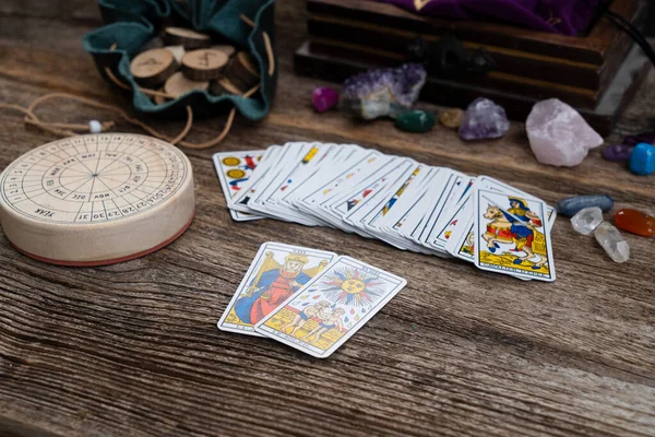 Geluk vertellen op tarot kaarten — Stockfoto