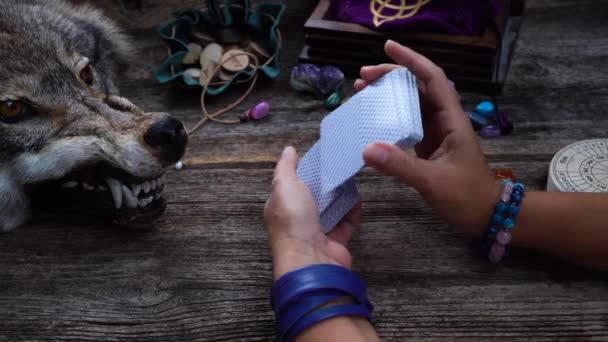 Fortune dire sur les cartes de tarot — Video