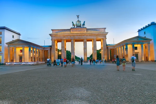 Braniborská brána na večer, Berlín, Německo. — Stock fotografie