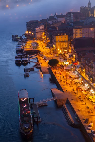 Nasyp w starego miasta w porto, Portugalia — Zdjęcie stockowe