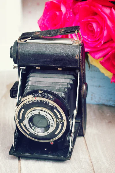 Антикварная фотокамера — стоковое фото