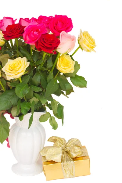 Ramo de rosas frescas multicolores —  Fotos de Stock