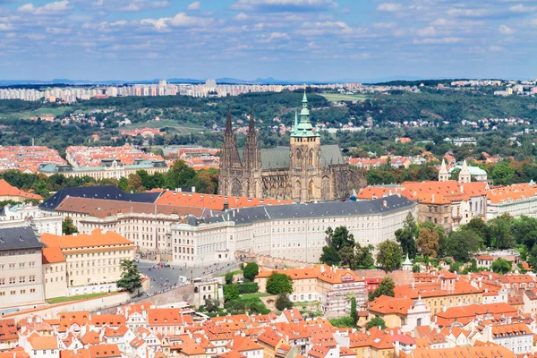 Cityscape of Prague with Vitus cathedral — Stock Photo, Image