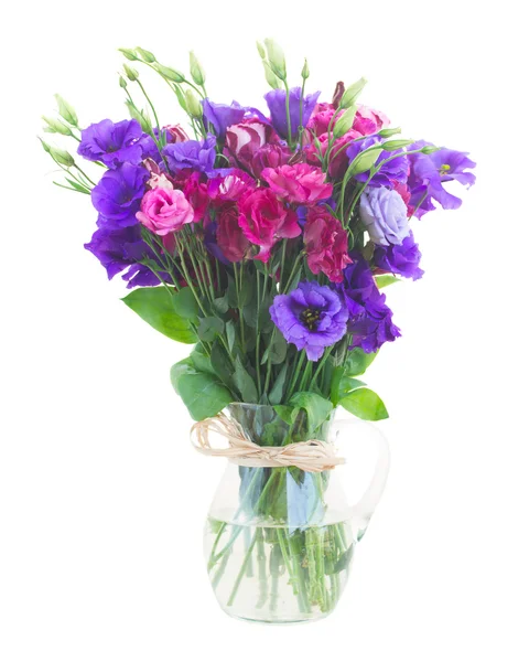 Bouquet aus violetten und mauvefarbenen Eustoma-Blüten — Stockfoto