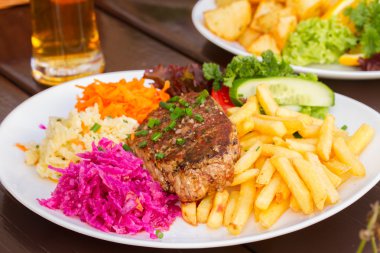 eti biftek ile garnitür plaka