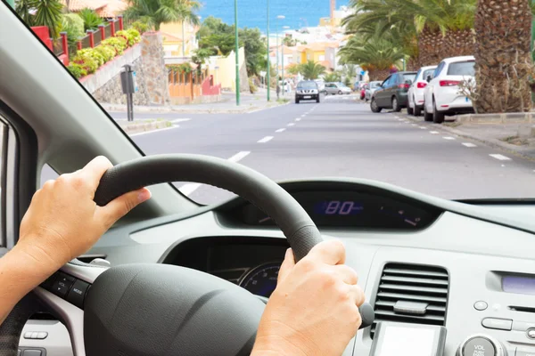 Conducir un coche en la calle —  Fotos de Stock