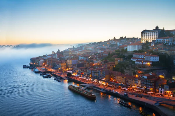 Colina com cidade velha do Porto, Portugal — Fotografia de Stock