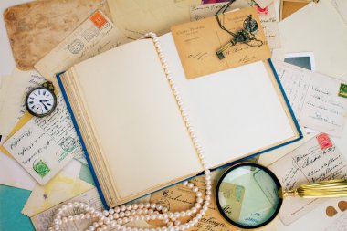 Açık boş vintage kitap