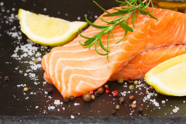 Preparing salmon steak — Stock Photo, Image