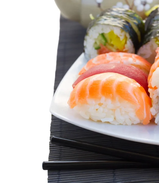 Almuerzo con plato de sushi — Foto de Stock