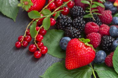 taze meyveleri yığın