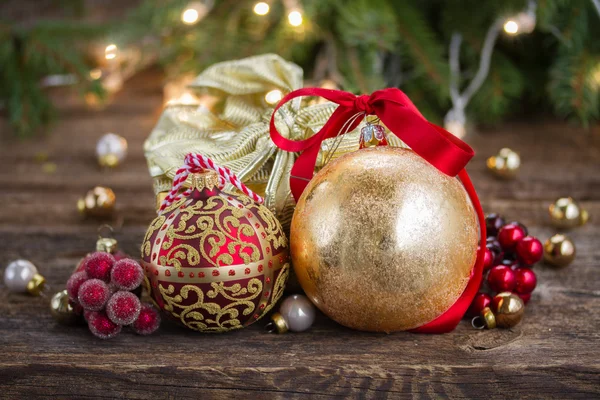 Kerstversiering met doos van de gift — Stockfoto