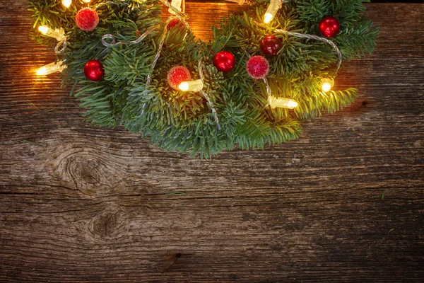 De kroon van Kerstmis met verlichting — Stockfoto