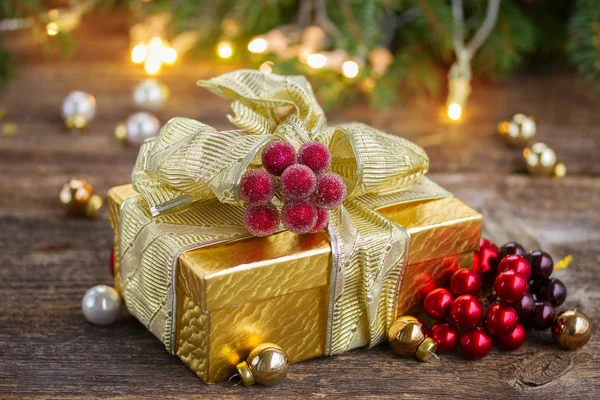 Decoraciones de Navidad con caja de regalo — Foto de Stock