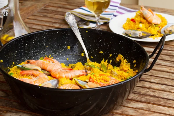 Seafood paella in black pan — Stock Photo, Image