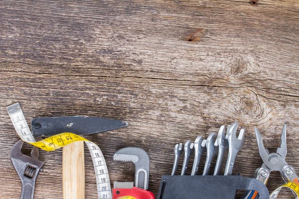 Marco del kit de herramientas en tablones de madera — Foto de Stock
