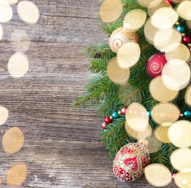 köknar ağacı spruice dekore edilmiş