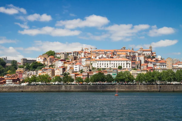 Холм со старым городом Порту, Португалия — стоковое фото