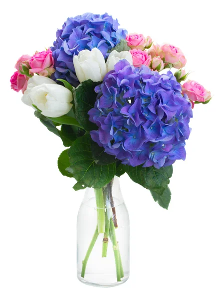 Posy   of white tulips, pink roses and blue hortensia flowers — Stock Photo, Image