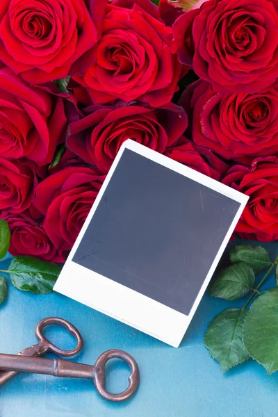 Fresh red roses with instant photos — Stock Photo, Image