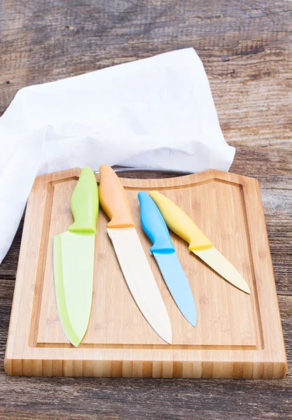 Färgglada knivar — Stockfoto