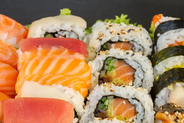 Almuerzo con plato de sushi — Foto de Stock