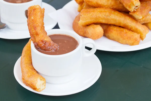 Traditionelles spanisches Gebäck - Churros — Stockfoto