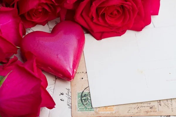 Fondo vintage con corazones y rosas —  Fotos de Stock