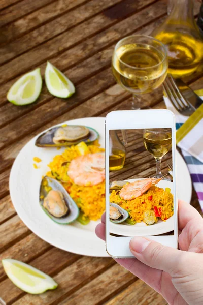 Making photo of paella — Stock Photo, Image