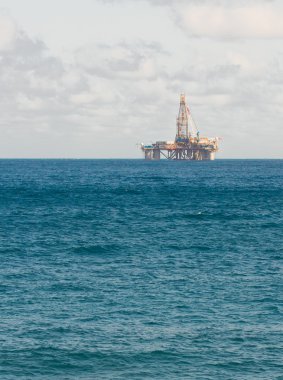 Denizde petrol platformu