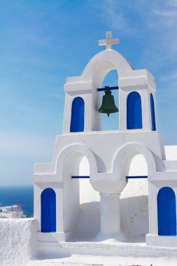Beyaz ile mavi çan kulesi, santorini Island, Yunanistan