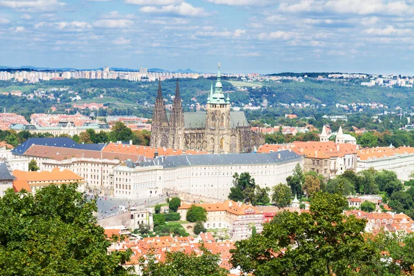 Cityscape of Prague with Vitus cathedral — Stock Photo, Image