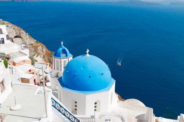 Mavi kubbeli kaldera manzarası, Santorini.