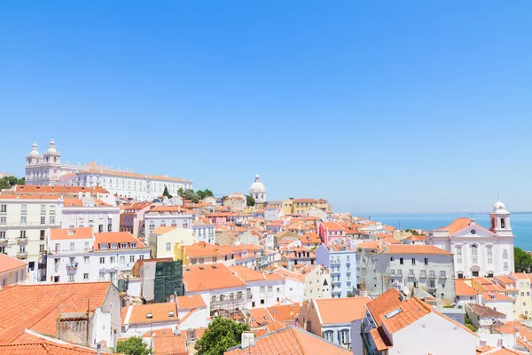 Вид Alfama, Lisbon, Portugal — стоковое фото