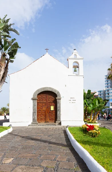 Típica iglesia canaria en Puerto de la Cruz, Tenerife —  Fotos de Stock