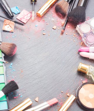 Fırçalar göz gölgeler paleti