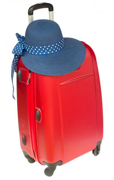 Roter Koffer mit blauem Hut — Stockfoto