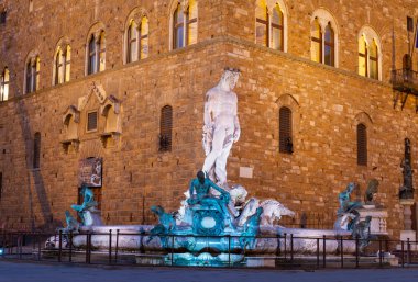 İtalya, Floransa 'daki Piazza della Signoria' da Neptün Çeşmesi