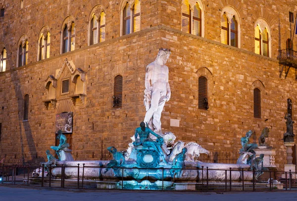 İtalya, Floransa 'daki Piazza della Signoria' da Neptün Çeşmesi — Stok fotoğraf