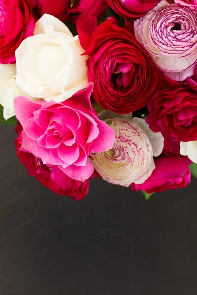 Bund rosa Hahnenfuß-Blüten — Stockfoto