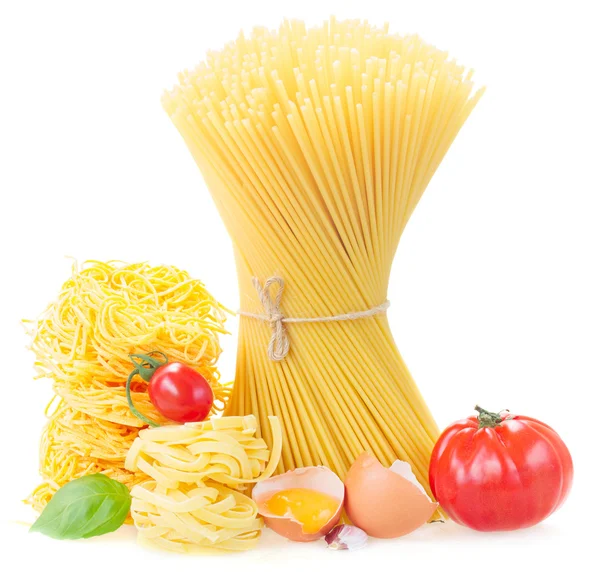 Спагетті, тонареллі і тальятеллі — стокове фото