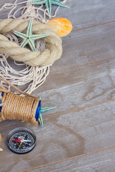 Compass on fishing net — Stock Photo, Image