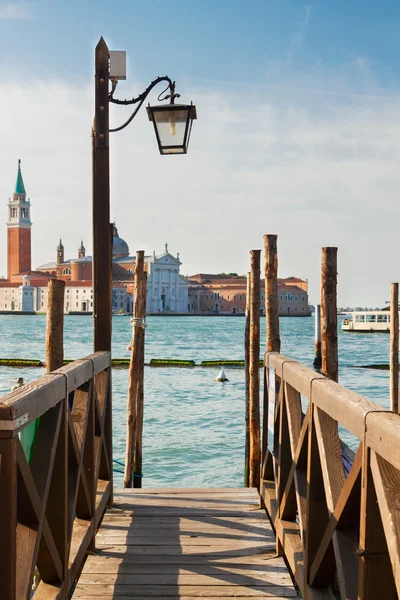 Muelle en el Gran Canal, Venecia — Foto de Stock