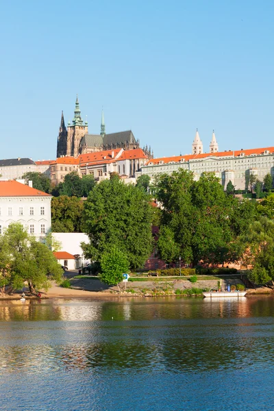 Vitus cathedral over Vltava river, — Stock Photo, Image