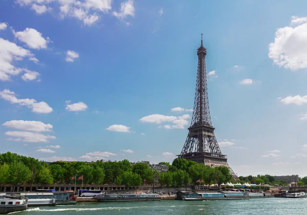 Eiffel tour over Seine river — Stock Photo, Image