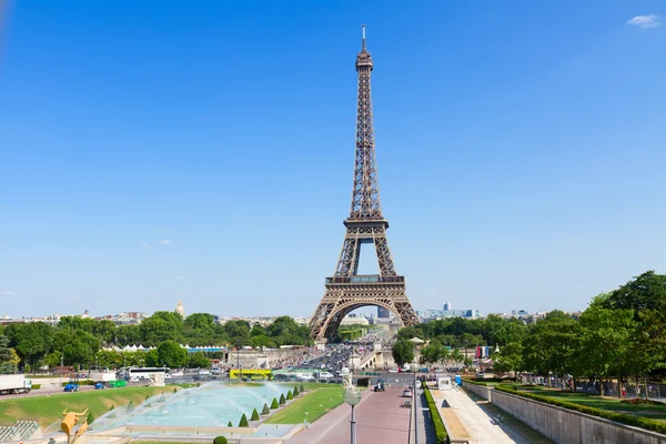 Eiffeltoren en stadsgezicht van Parijs — Stockfoto