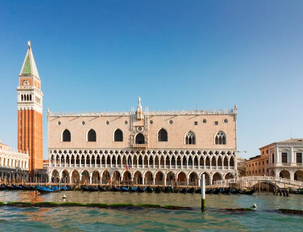 Gondolas  and Doge palace, Venice, Italy — Stock Photo, Image